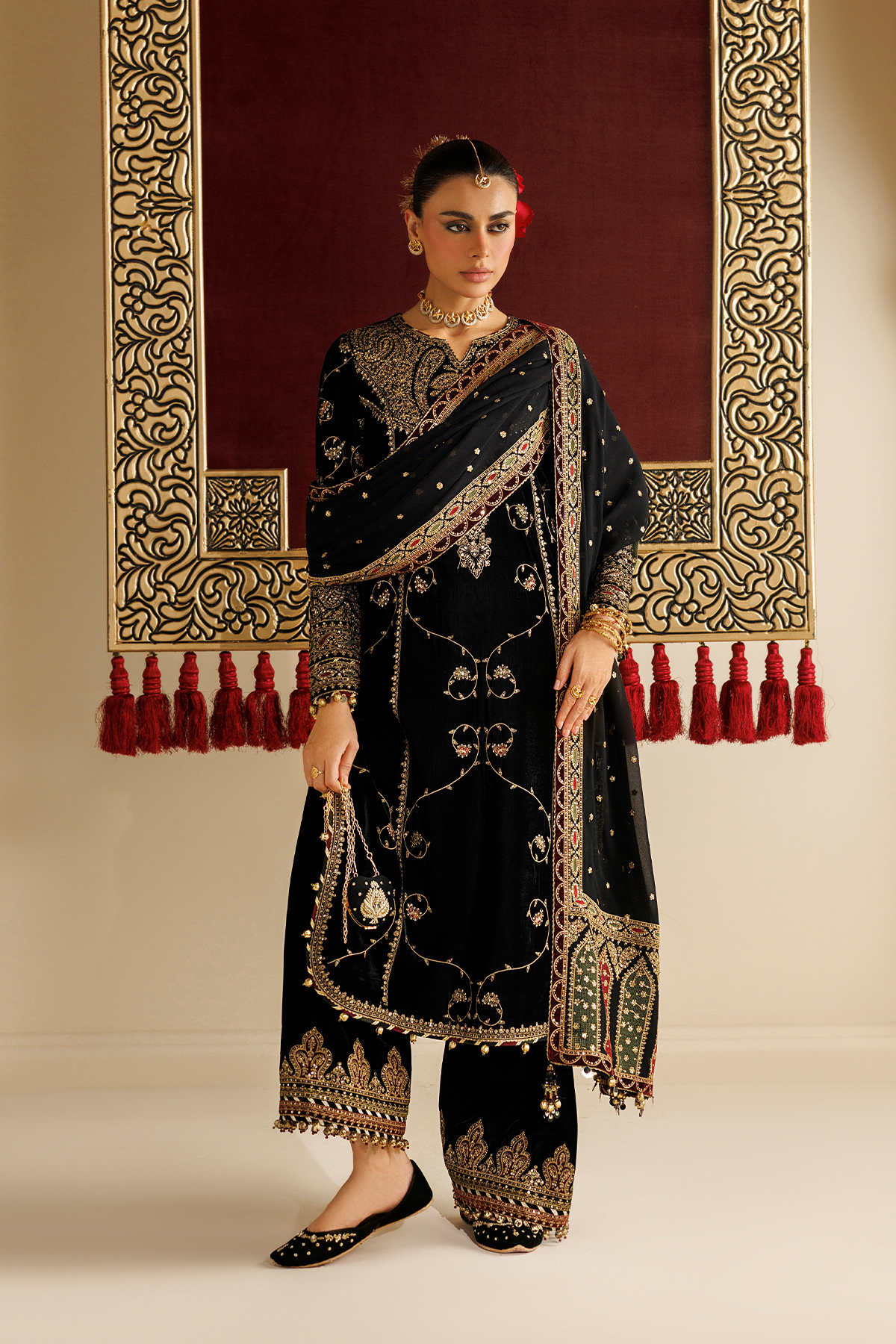 1l8a5327 Jazmin Chandni Velvet Formals 26 Embroidered Velvet Formal CVF26-D05– 1L8A5327