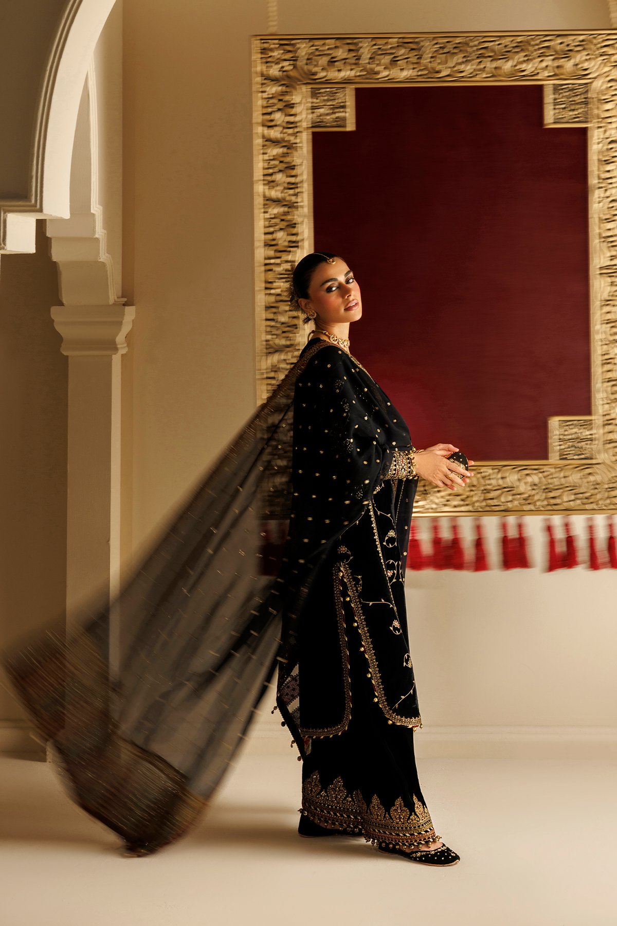 1l8a5381 Jazmin Chandni Velvet Formals 26 Embroidered Velvet Formal CVF26-D05– 1L8A5381
