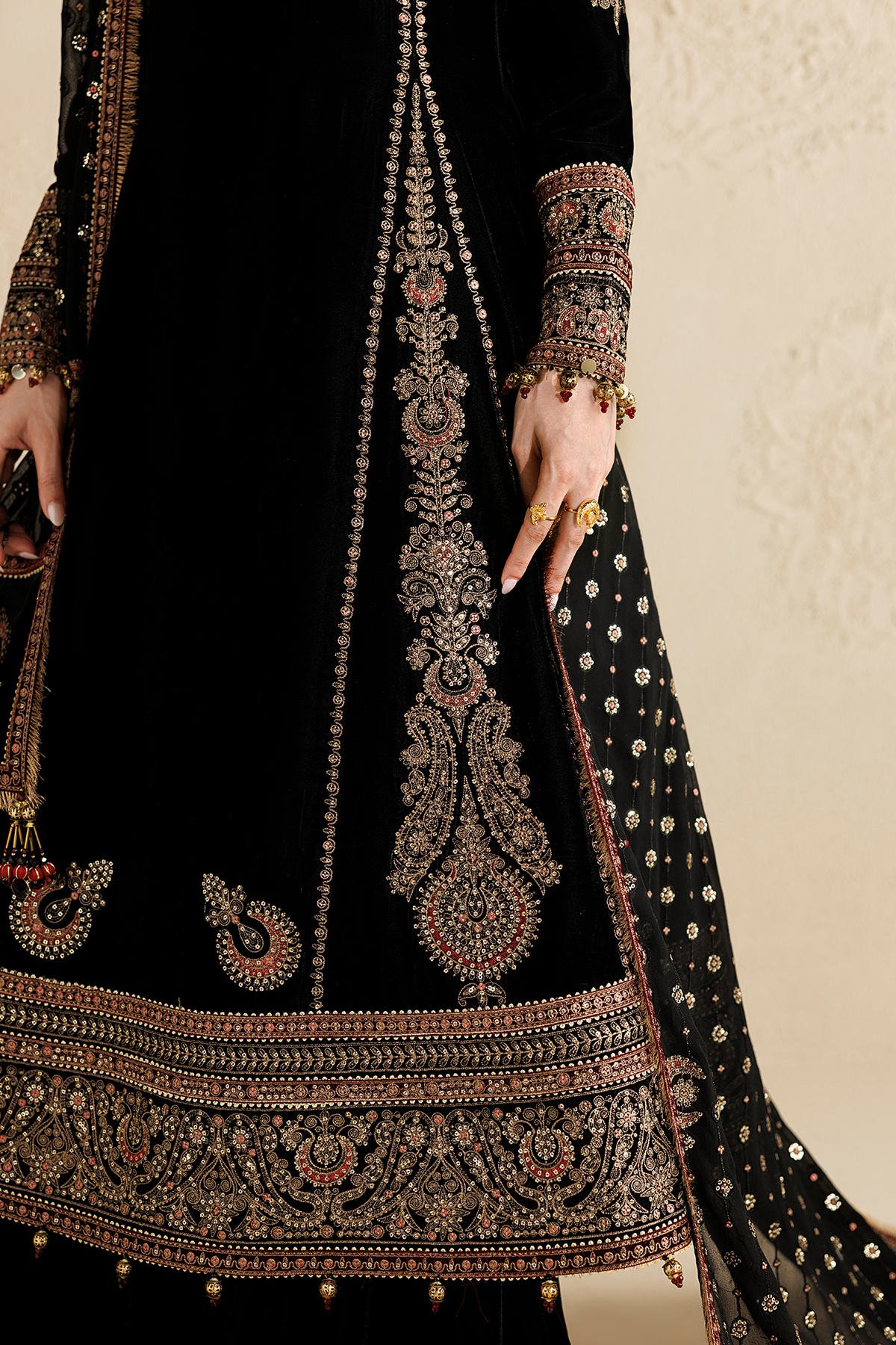 1l8a5532 Jazmin Chandni Velvet Formals 26 Embroidered Velvet Formal CVF26-D01– 1L8A5532