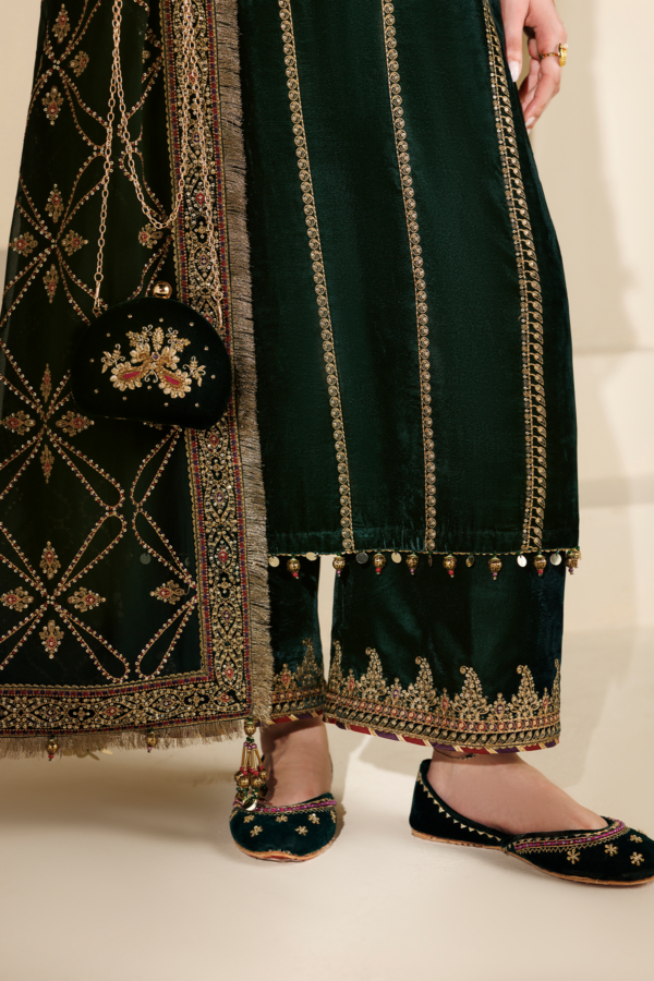 1l8a5803 Jazmin Chandni Velvet Formals 26 Embroidered Velvet Formal CVF26-D07– 1L8A5803