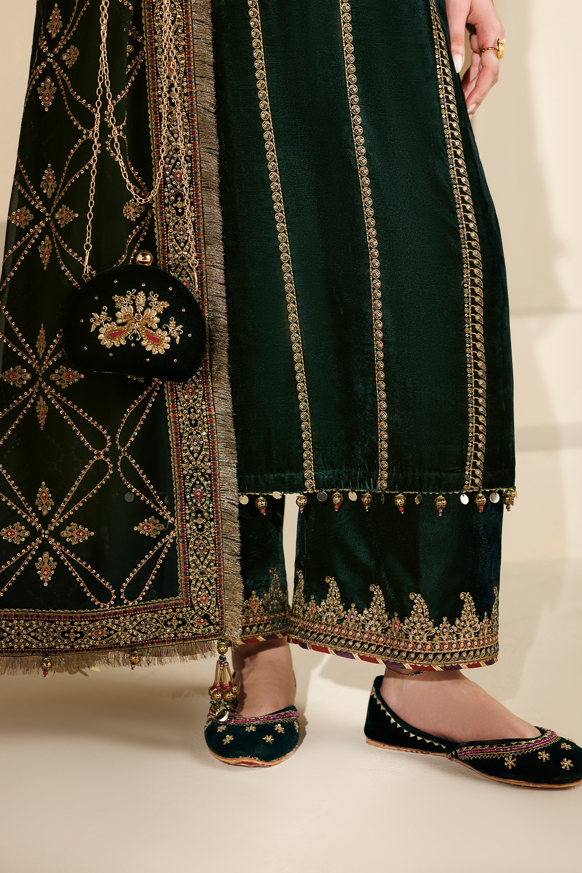 1l8a5803 Jazmin Chandni Velvet Formals 26 Embroidered Velvet Formal CVF26-D07– 1L8A5803