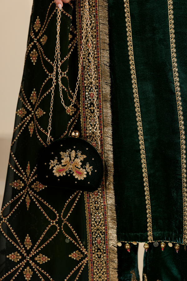 1l8a5805 Jazmin Chandni Velvet Formals 26 Embroidered Velvet Formal CVF26-D07– 1L8A5805