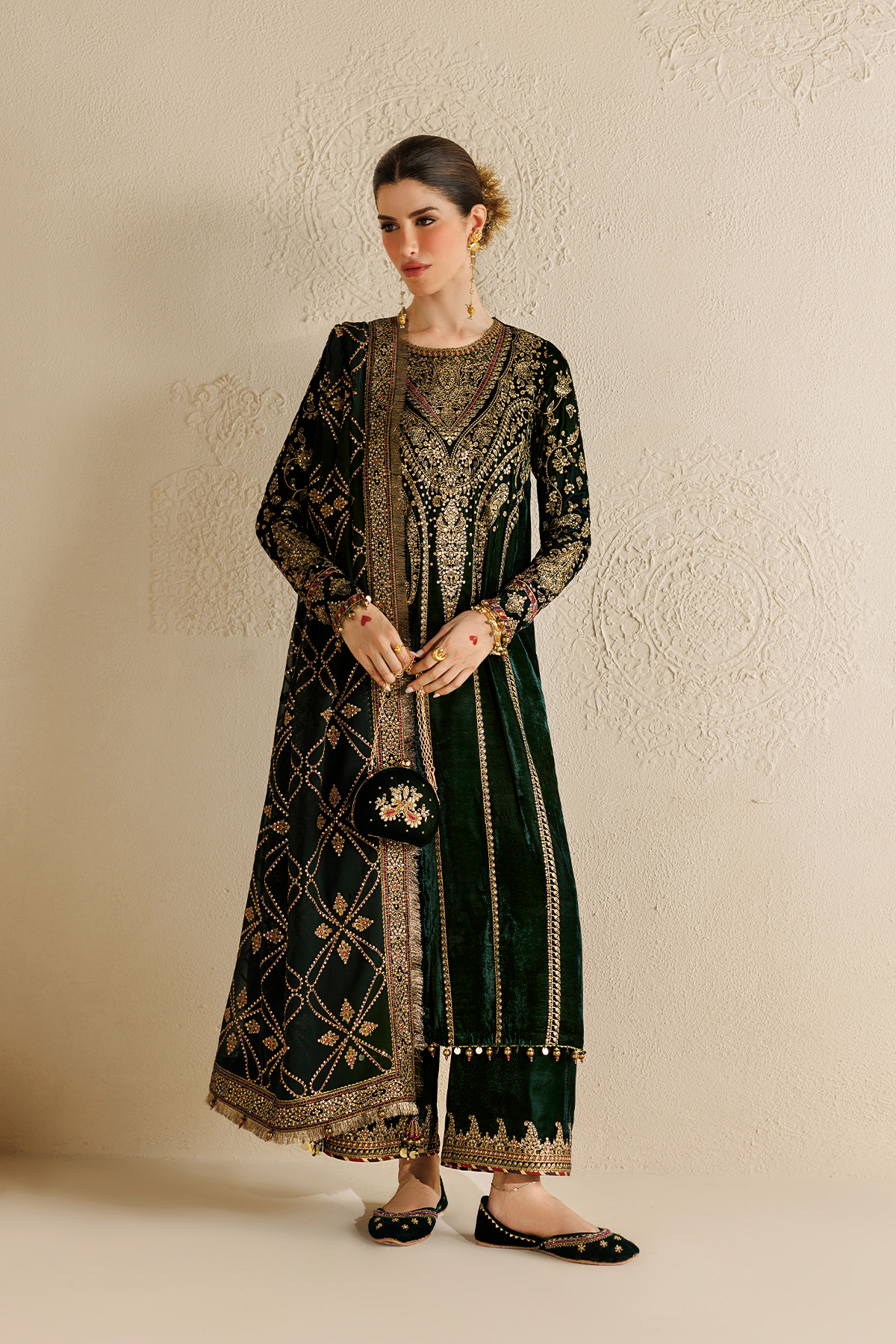 1l8a5887 Jazmin Chandni Velvet Formals 26 Embroidered Velvet Formal CVF26-D07– 1L8A5887