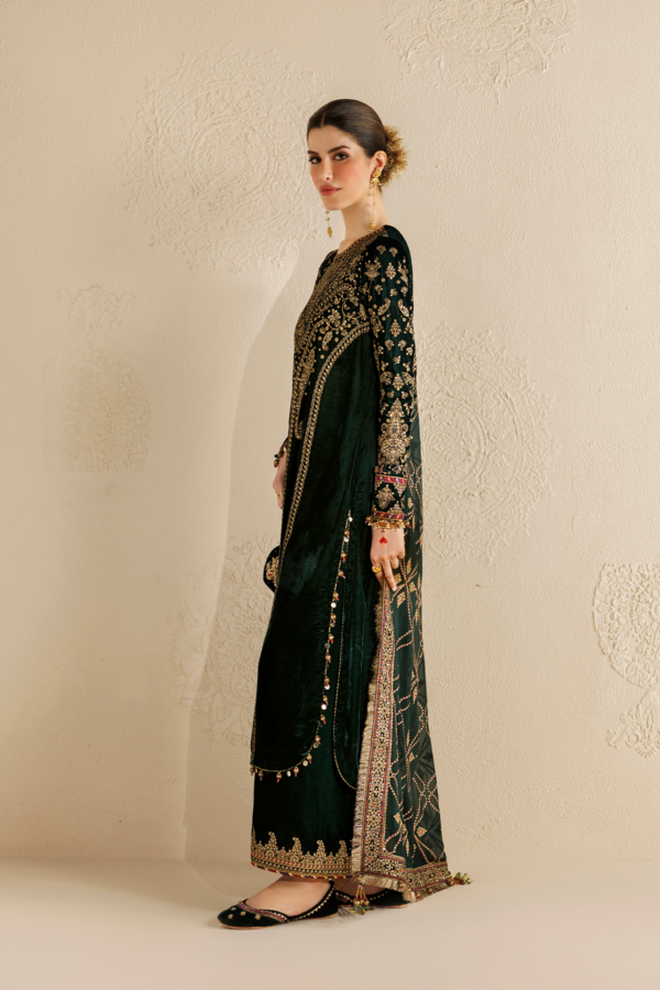 1l8a5900 Jazmin Chandni Velvet Formals 26 Embroidered Velvet Formal CVF26-D07– 1L8A5900