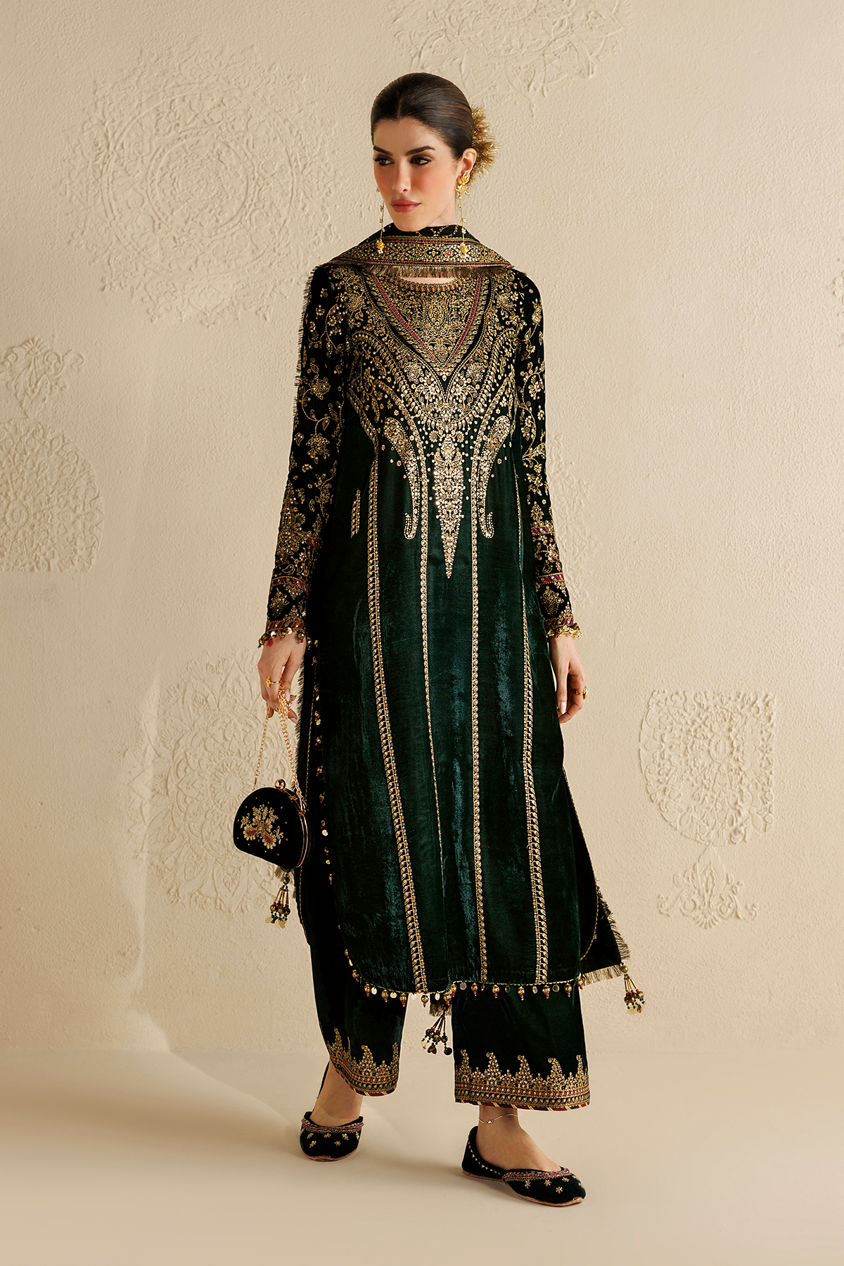 1l8a5925 Jazmin Chandni Velvet Formals 26 Embroidered Velvet Formal CVF26-D07– 1L8A5925