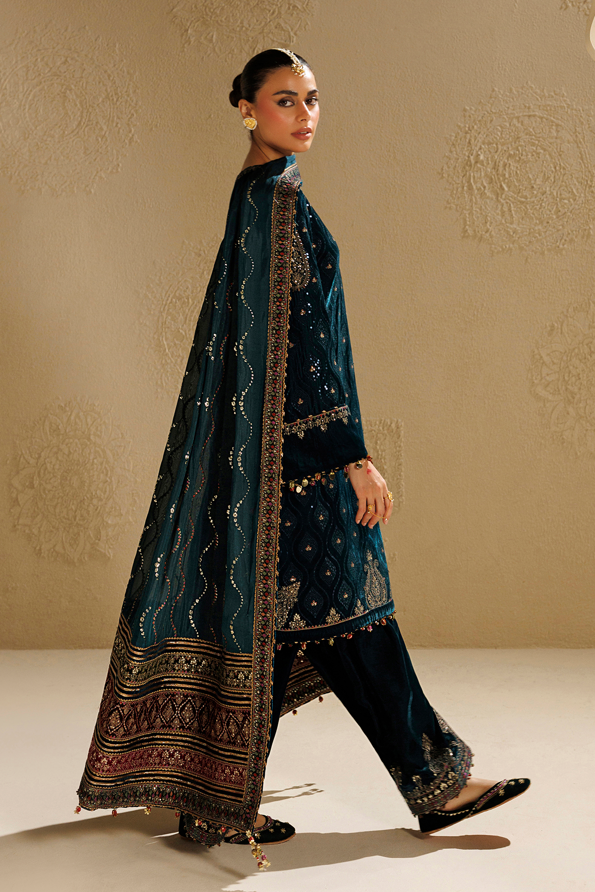 Jazmin chandni velvet formals 26 embroidered velvet formal cvf26-d02 Jazmin Chandni Velvet Formals 26 Embroidered Velvet Formal CVF26-D02