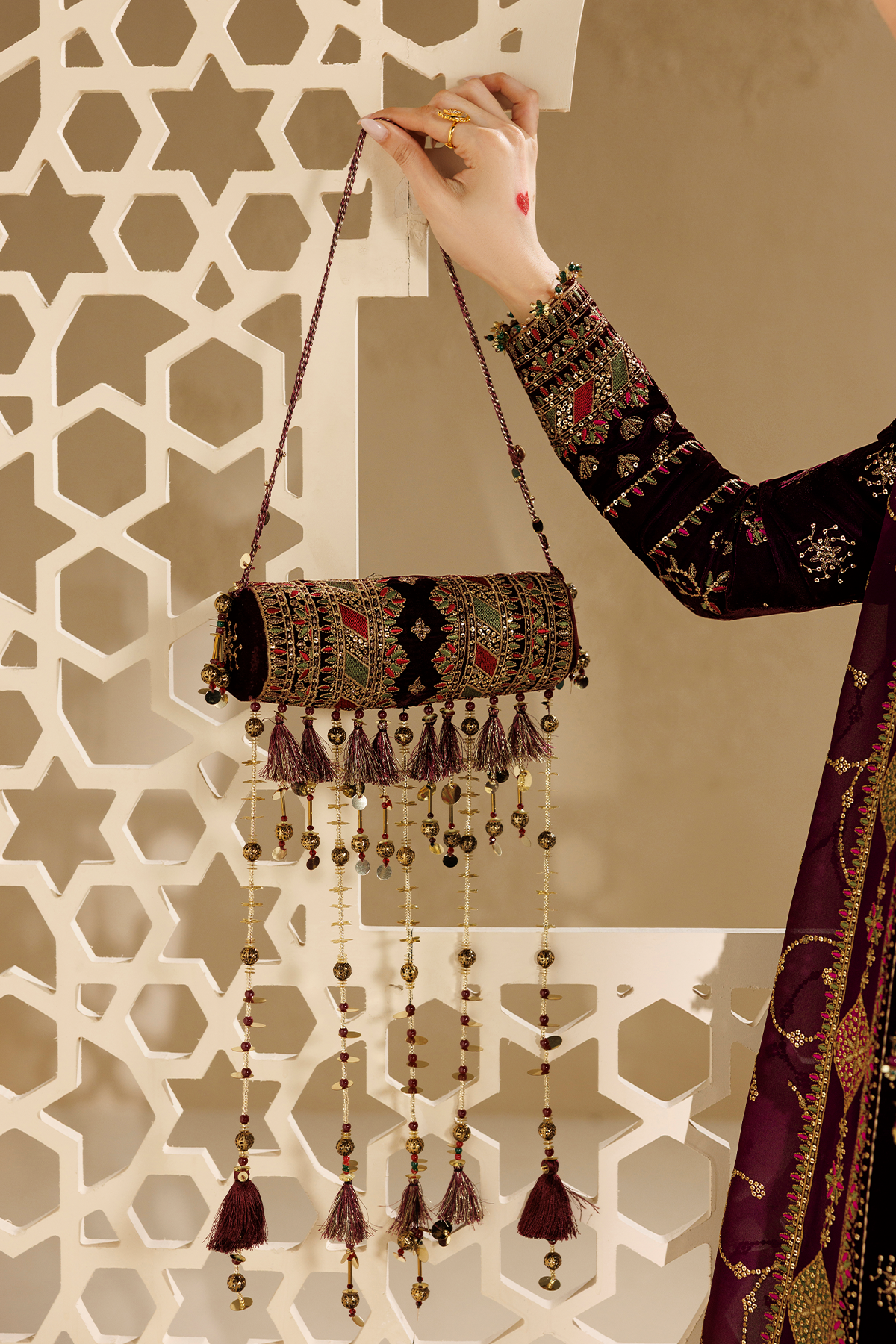 1l8a6108 Jazmin Chandni Velvet Formals 26 Embroidered Velvet Formal CVF26-D08– 1L8A6108