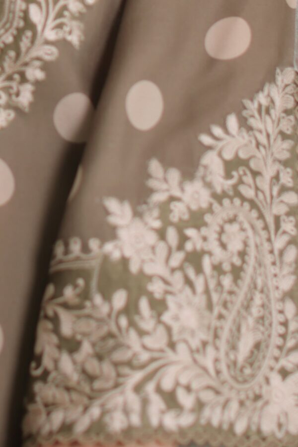 Noor by saadia asad winter embroidered printskhas 26 d8 a - polka mose gold– detail view 4 Noor by Saadia Asad Winter Embroidered Printskhas 26 D8 A - Polka Mose Gold– detail view 4
