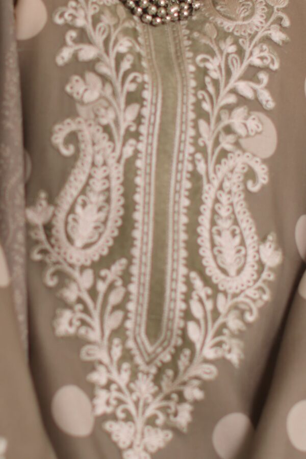 Noor by saadia asad winter embroidered printskhas 26 d8 a - polka mose gold– detail view 3 Noor by Saadia Asad Winter Embroidered Printskhas 26 D8 A - Polka Mose Gold– detail view 3