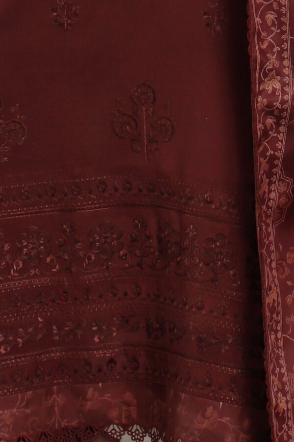Noor by saadia asad winter embroidered printskhas 26 d3 b - mulberry haze– detail view 4 Noor by Saadia Asad Winter Embroidered Printskhas 26 D3 B - Mulberry Haze– detail view 4