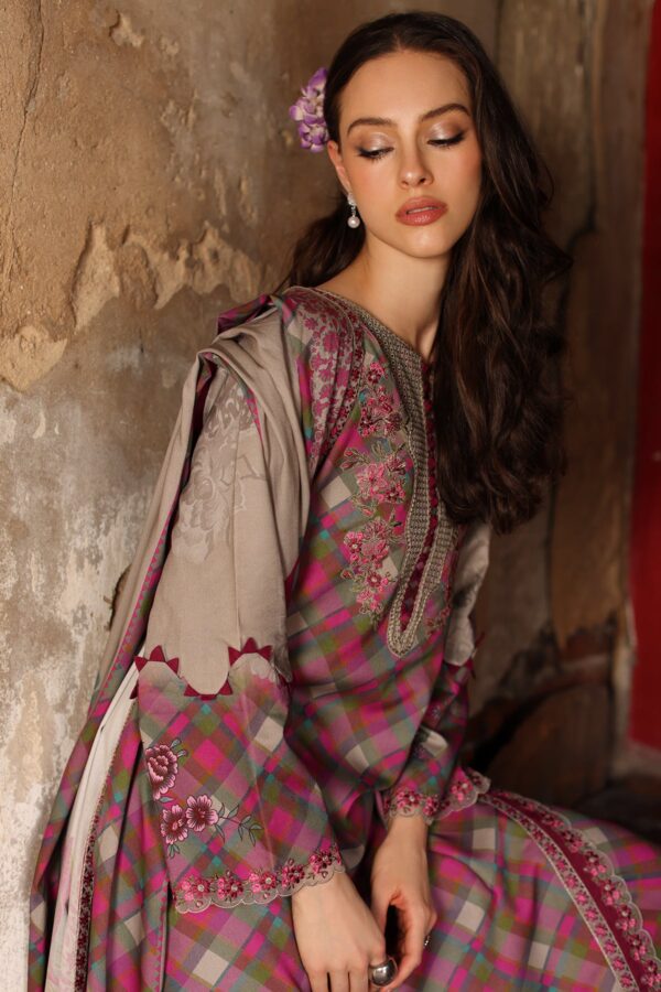 29A2918_2 Charizma Combination Collection 3-PC Unstitched Embroidered Linen Collection CCW7-20– 29A2918 2