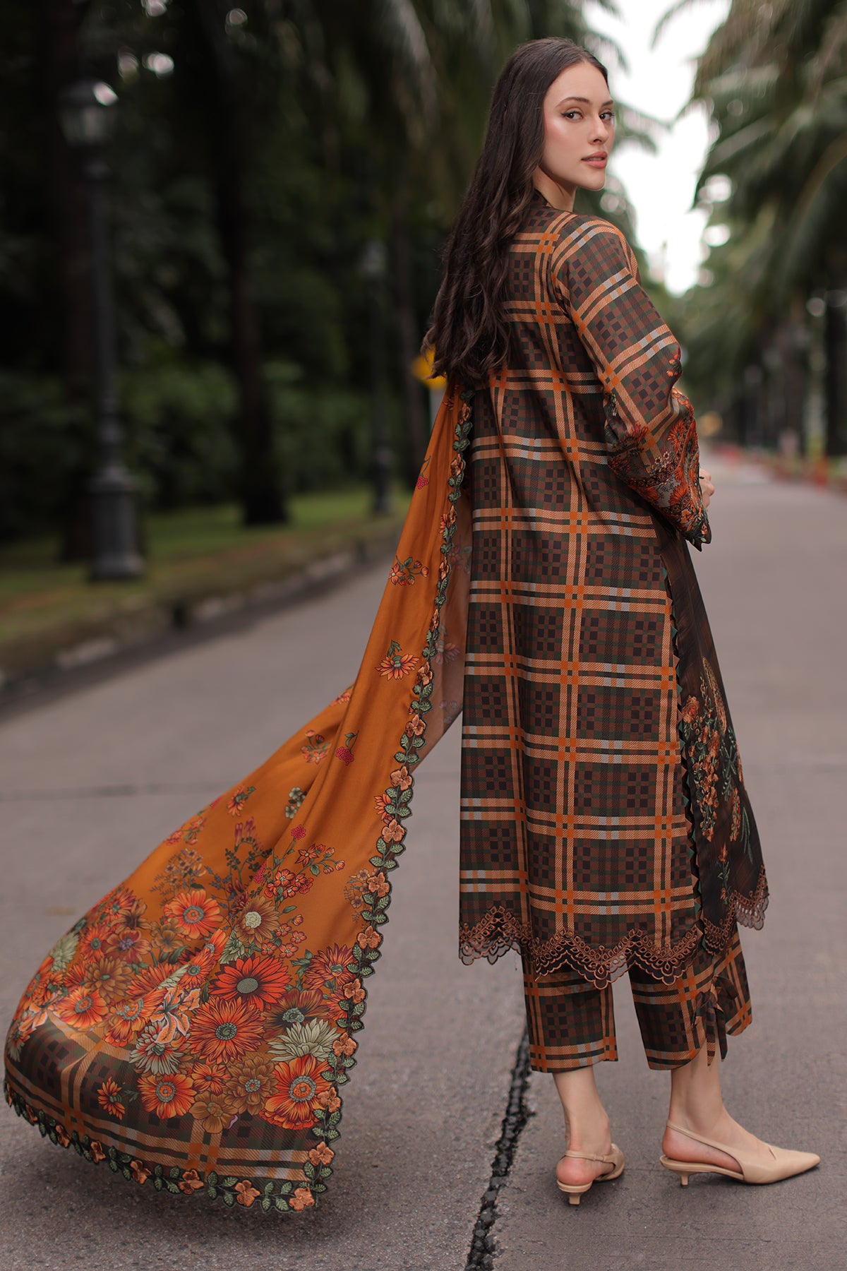 Charizma aniq winter collection 3-pc unstitched embroidered linen collection anw7-15– 29a4144 Charizma Aniq Winter Collection 3-PC Unstitched Embroidered Linen Collection ANW7-15– 29A4144