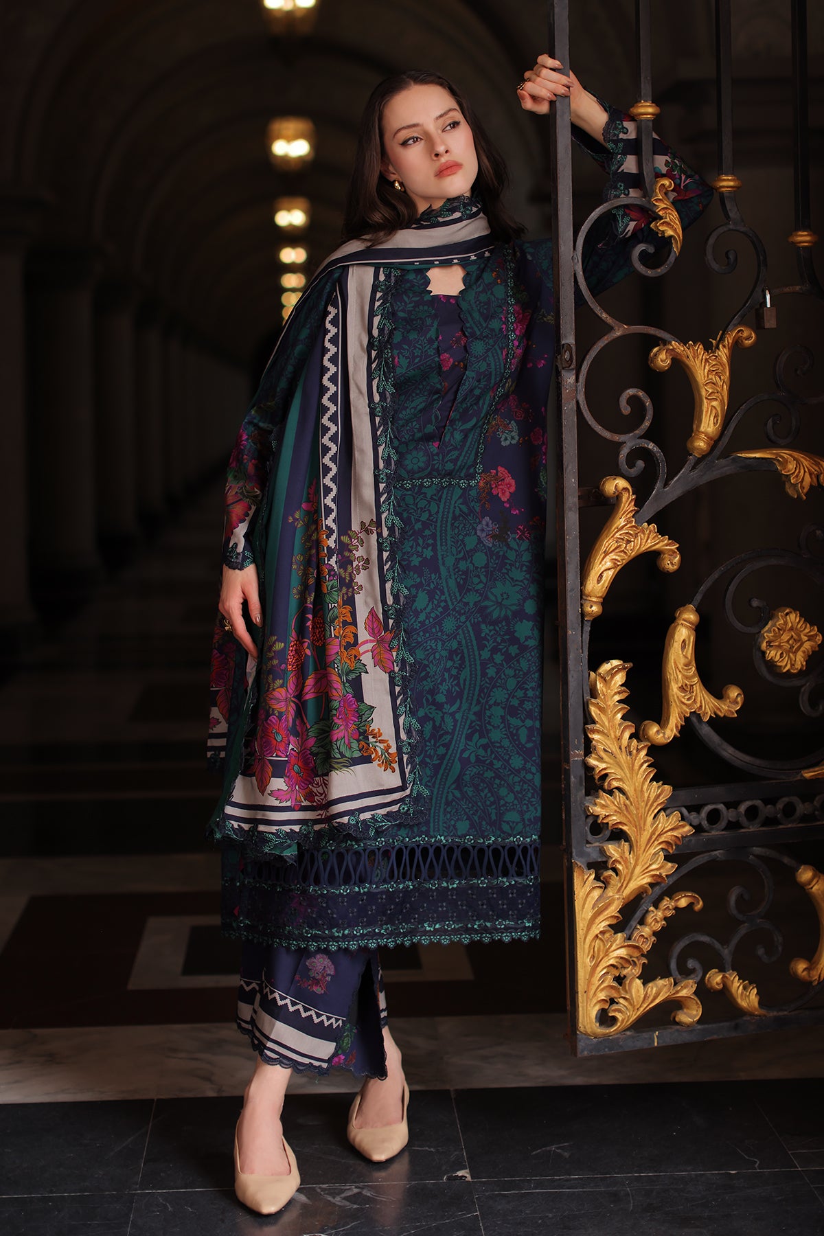Charizma aniq winter collection 3-pc unstitched embroidered linen collection anw7-17– detail view 3 Charizma Aniq Winter Collection 3-PC Unstitched Embroidered Linen Collection ANW7-17– detail view 3