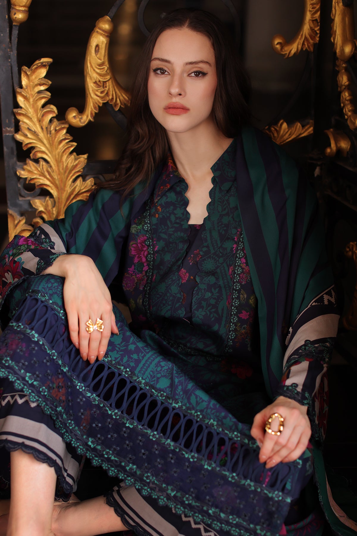 Charizma aniq winter collection 3-pc unstitched embroidered linen collection anw7-17– detail view 4 Charizma Aniq Winter Collection 3-PC Unstitched Embroidered Linen Collection ANW7-17– detail view 4