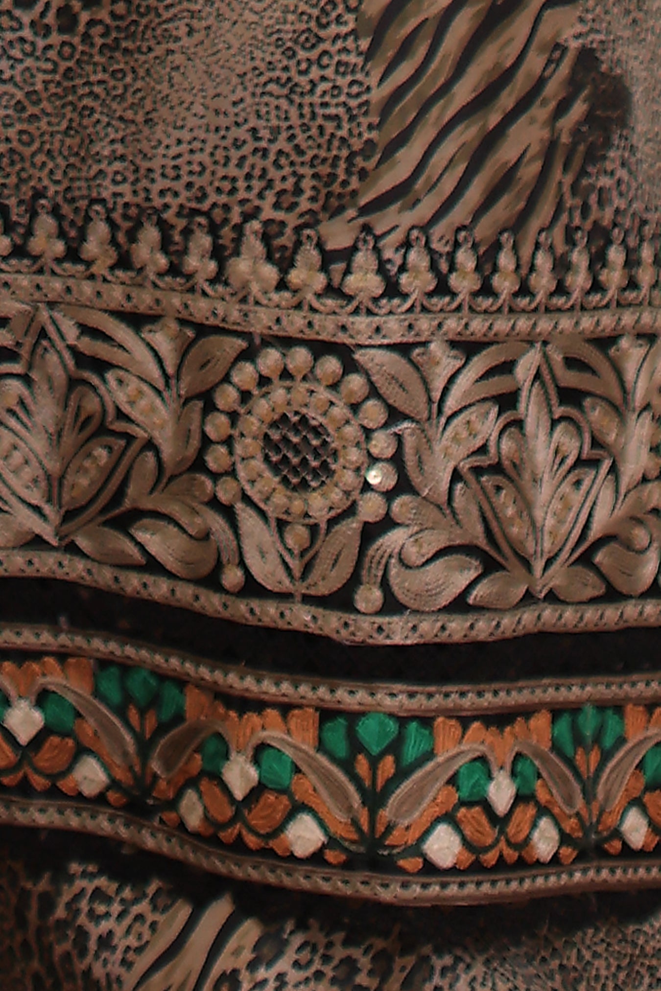 Noor by saadia asad winter embroidered printskhas 26 d1 a - emerald leopard– detail view 5 Noor by Saadia Asad Winter Embroidered Printskhas 26 D1 A - Emerald leopard– detail view 5