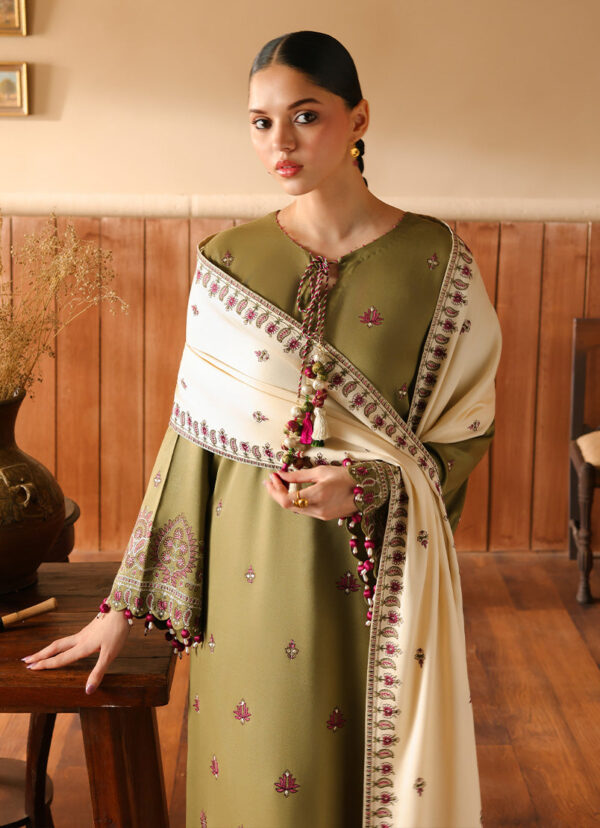 Image Winterkari 26 Cedar– alternate view Image Winterkari 26 Cedar– alternate view