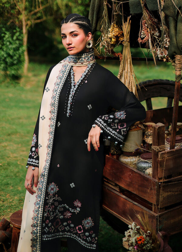 Image Winterkari 26 Blackfrost– alternate view Image Winterkari 26 Blackfrost– alternate view