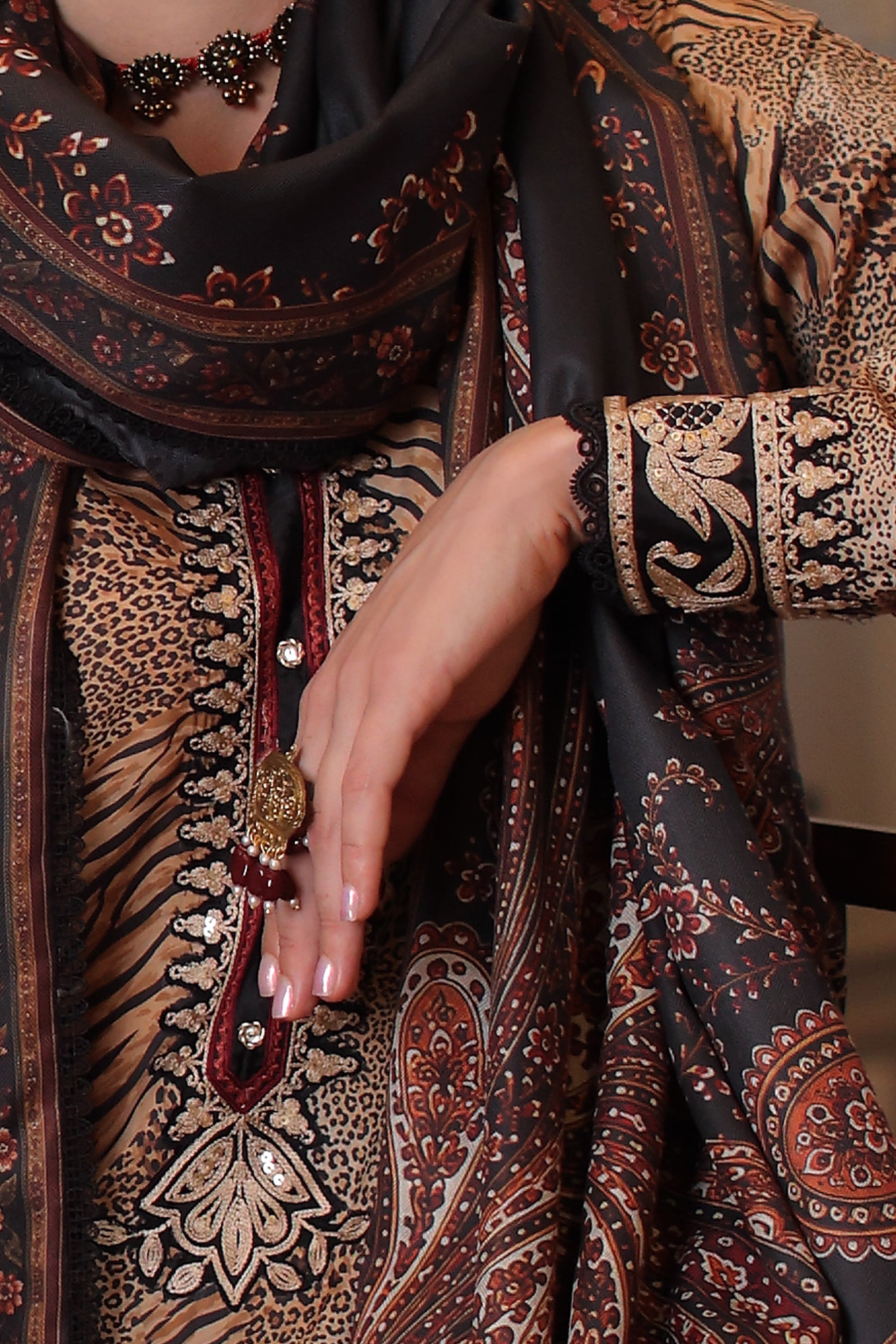 Noor by saadia asad winter embroidered printskhas 26 d1 b - garnet leopard– detail view 5 Noor by Saadia Asad Winter Embroidered Printskhas 26 D1 B - Garnet leopard– detail view 5