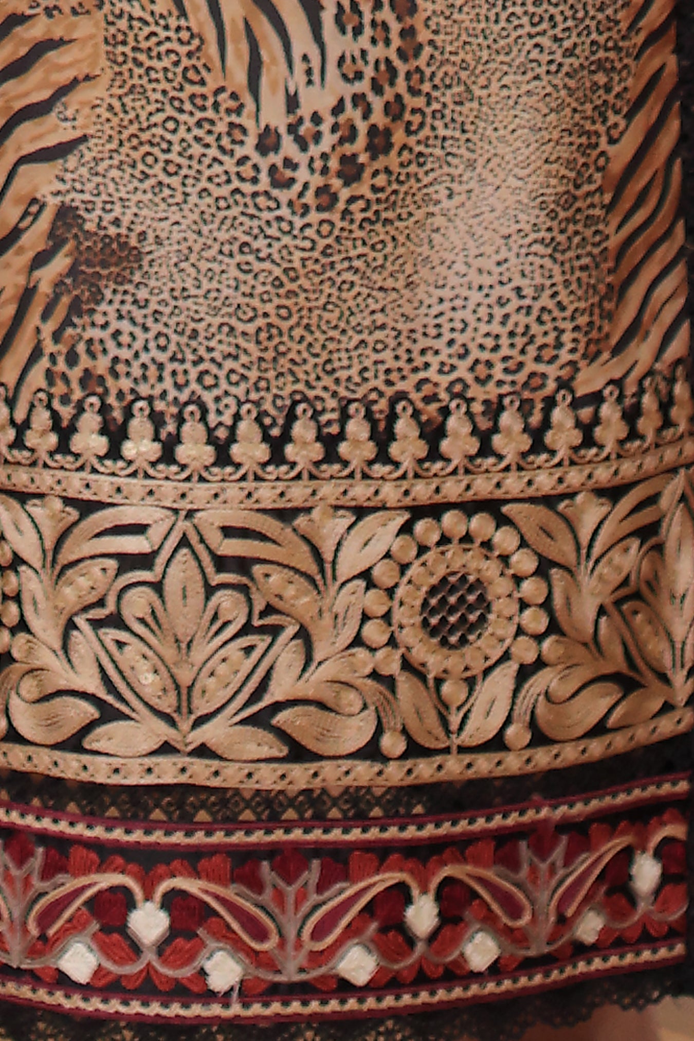 Noor by saadia asad winter embroidered printskhas 26 d1 b - garnet leopard– detail view 4 Noor by Saadia Asad Winter Embroidered Printskhas 26 D1 B - Garnet leopard– detail view 4