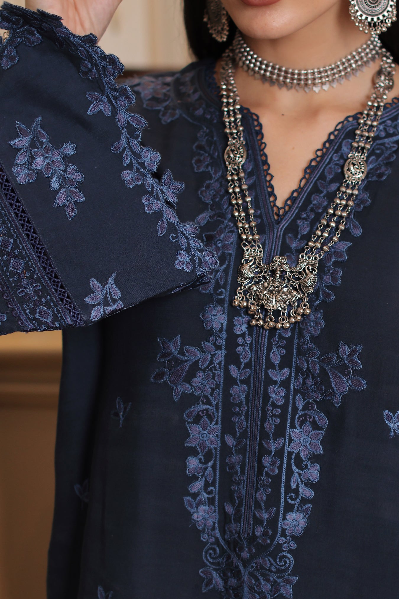 Noor by saadia asad winter embroidered printskhas 26 d7 a - kaani blue dusk– detail view 3 Noor by Saadia Asad Winter Embroidered Printskhas 26 D7 A - Kaani Blue Dusk– detail view 3