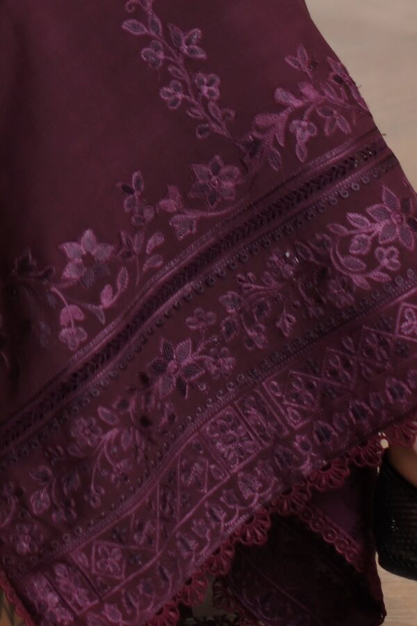 Noor by saadia asad winter embroidered printskhas 26 d7 b - kaani merlot frost– detail view 4 Noor by Saadia Asad Winter Embroidered Printskhas 26 D7 B - Kaani Merlot Frost– detail view 4
