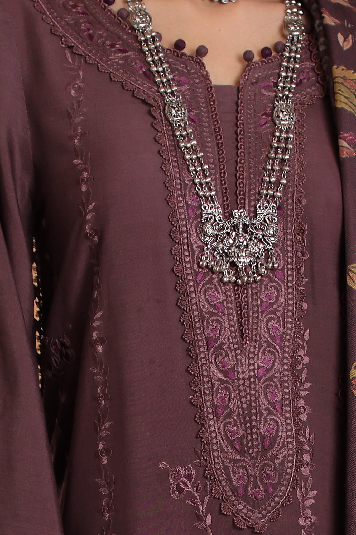 Noor by saadia asad winter embroidered printskhas 26 d5 a - vineyard plum– alternate view Noor by Saadia Asad Winter Embroidered Printskhas 26 D5 A - Vineyard plum– alternate view