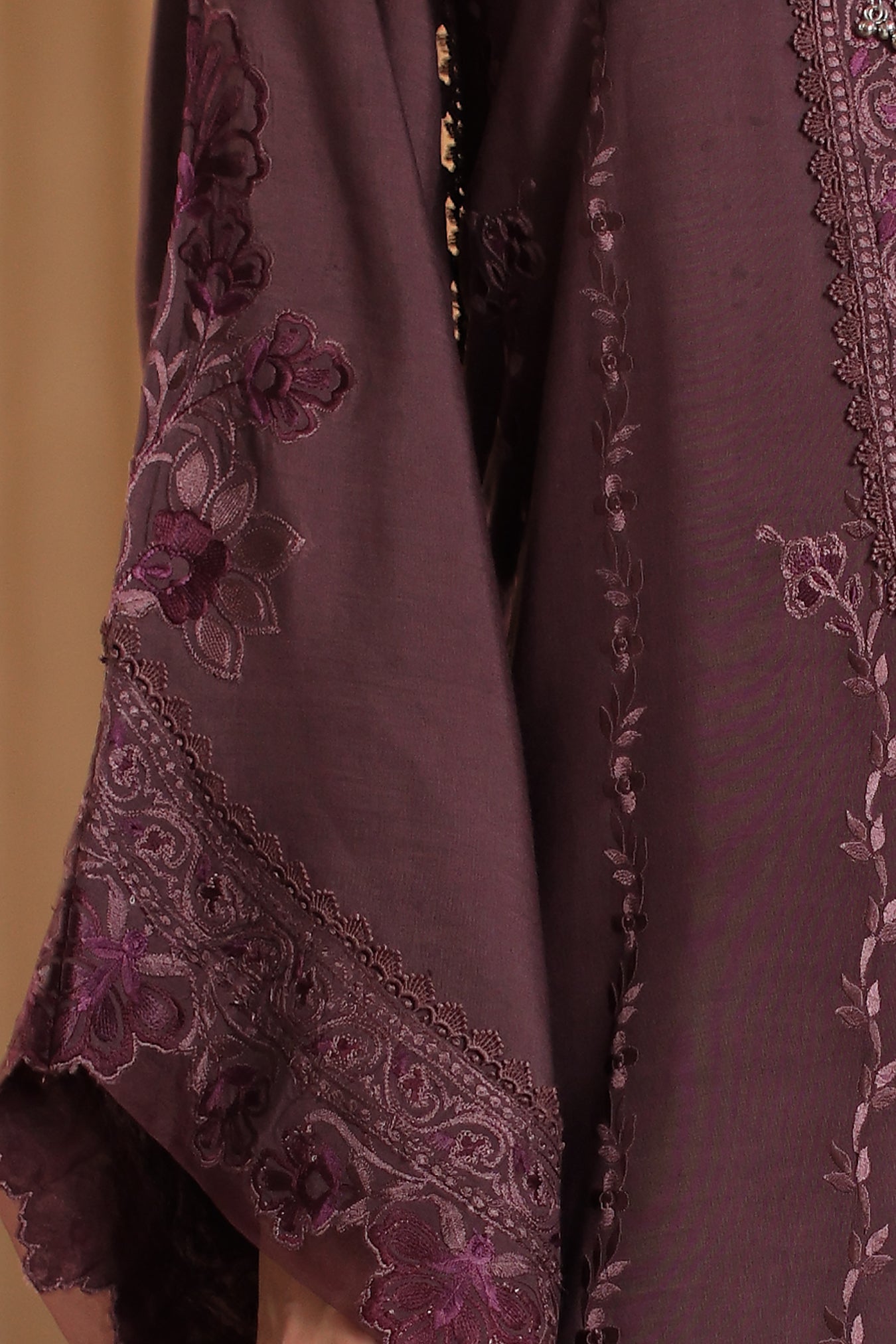 Noor by saadia asad winter embroidered printskhas 26 d5 a - vineyard plum– detail view 3 Noor by Saadia Asad Winter Embroidered Printskhas 26 D5 A - Vineyard plum– detail view 3