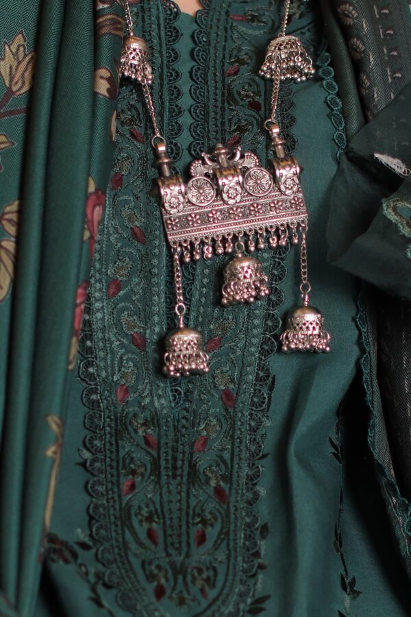 Noor by saadia asad winter embroidered printskhas 26 d5 b - teal nocturne– detail view 3 Noor by Saadia Asad Winter Embroidered Printskhas 26 D5 B - Teal Nocturne– detail view 3