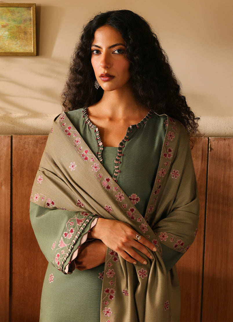 Image winterkari 26 olivehaze– alternate view Image Winterkari 26 Olivehaze– alternate view