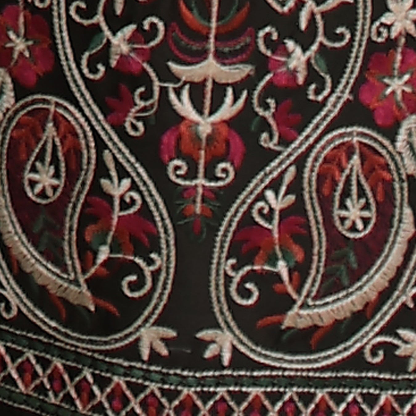 Noor by saadia asad winter embroidered printskhas 26 d9 a - classic black pinstripes– detail view 5 Noor by Saadia Asad Winter Embroidered Printskhas 26 D9 A - classic Black Pinstripes– detail view 5