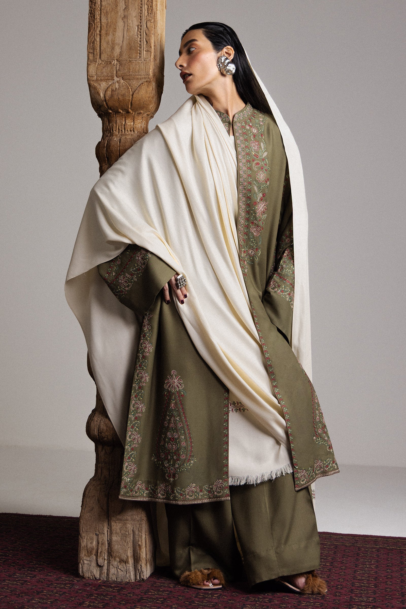 Zara shahjahan saraab winter unstitched chinar-d2– detail view 4 Zara Shahjahan Saraab Winter Unstitched CHINAR-D2– detail view 4