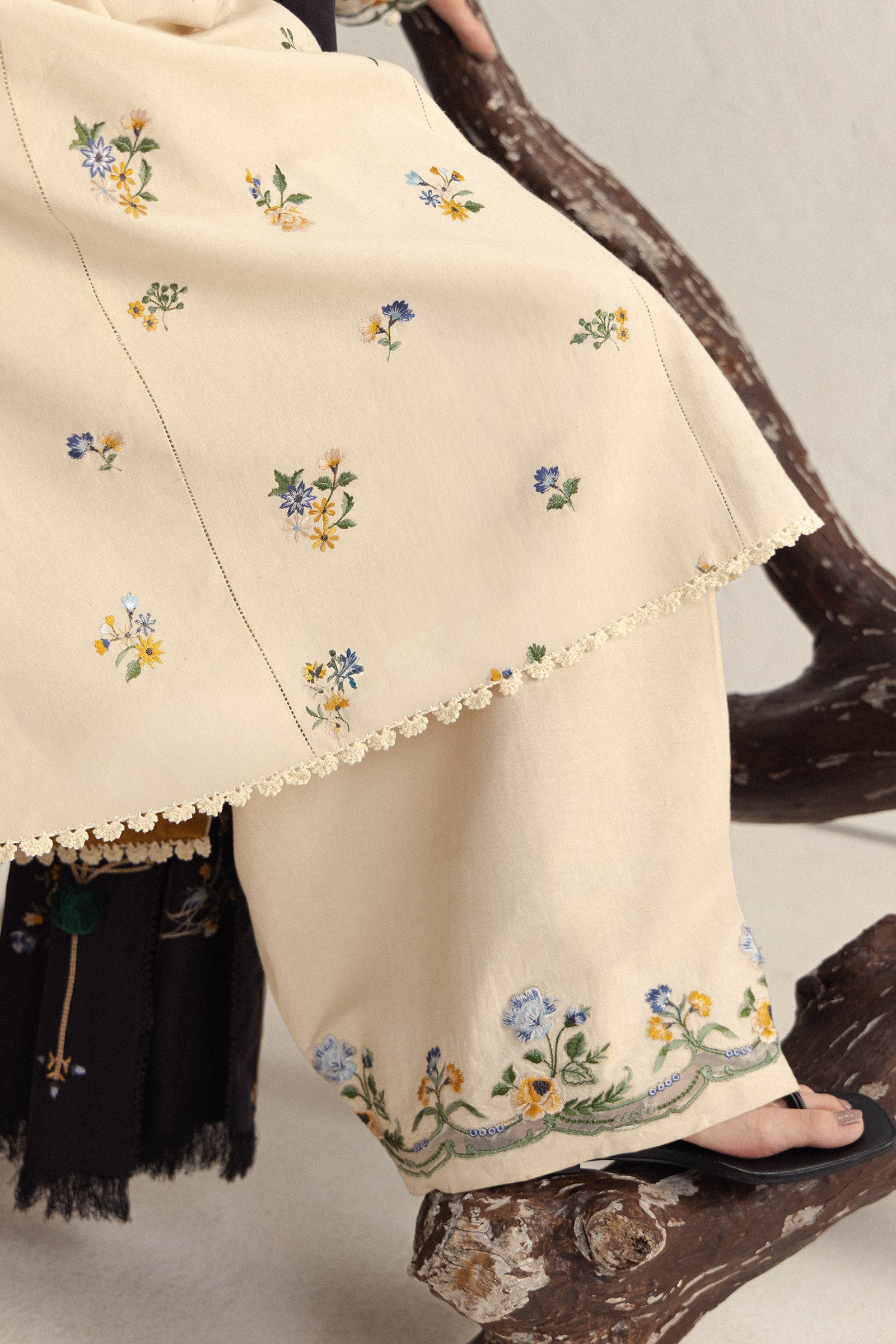 Coco by zara shahjahan winter unstitched 2026 asmani-9b– detail view 4 Coco by Zara Shahjahan Winter Unstitched 2026 ASMANI-9B– detail view 4