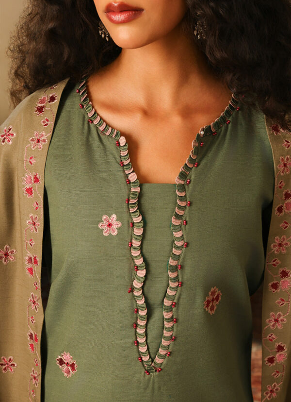 Image winterkari 26 olivehaze– detail view 2 Image Winterkari 26 Olivehaze– detail view 2