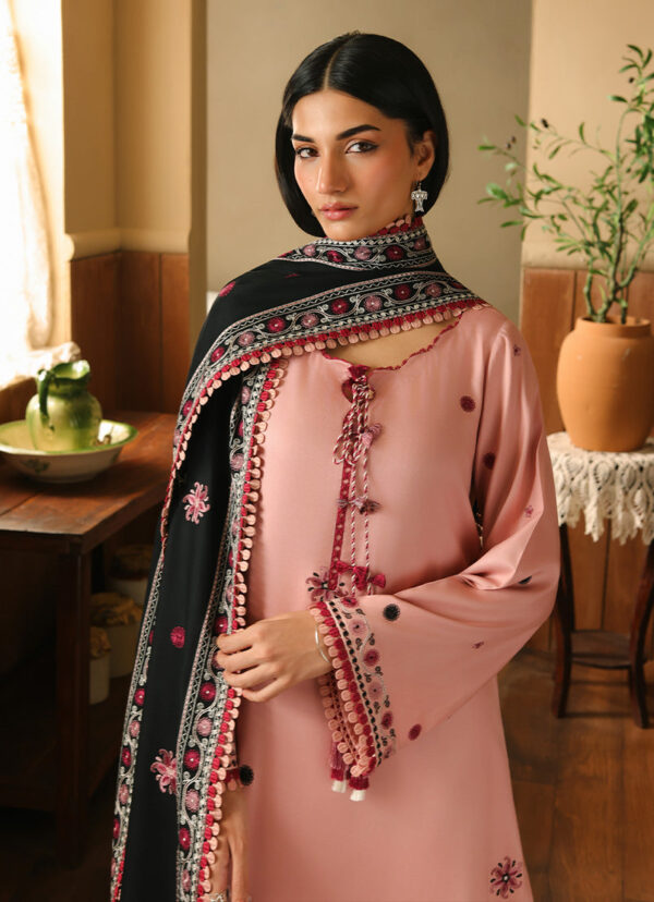Image Winterkari 26 Winterrose– alternate view Image Winterkari 26 Winterrose– alternate view