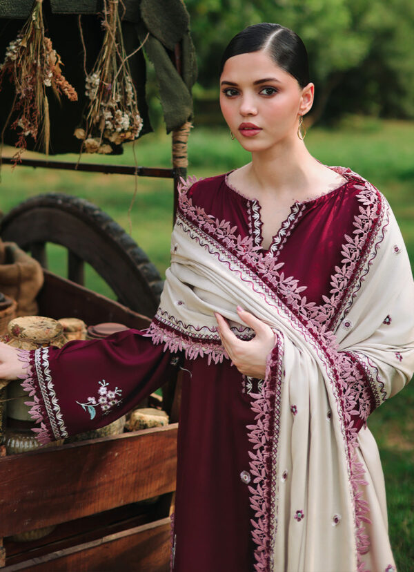 Image Winterkari 26 Mulberry– alternate view Image Winterkari 26 Mulberry– alternate view