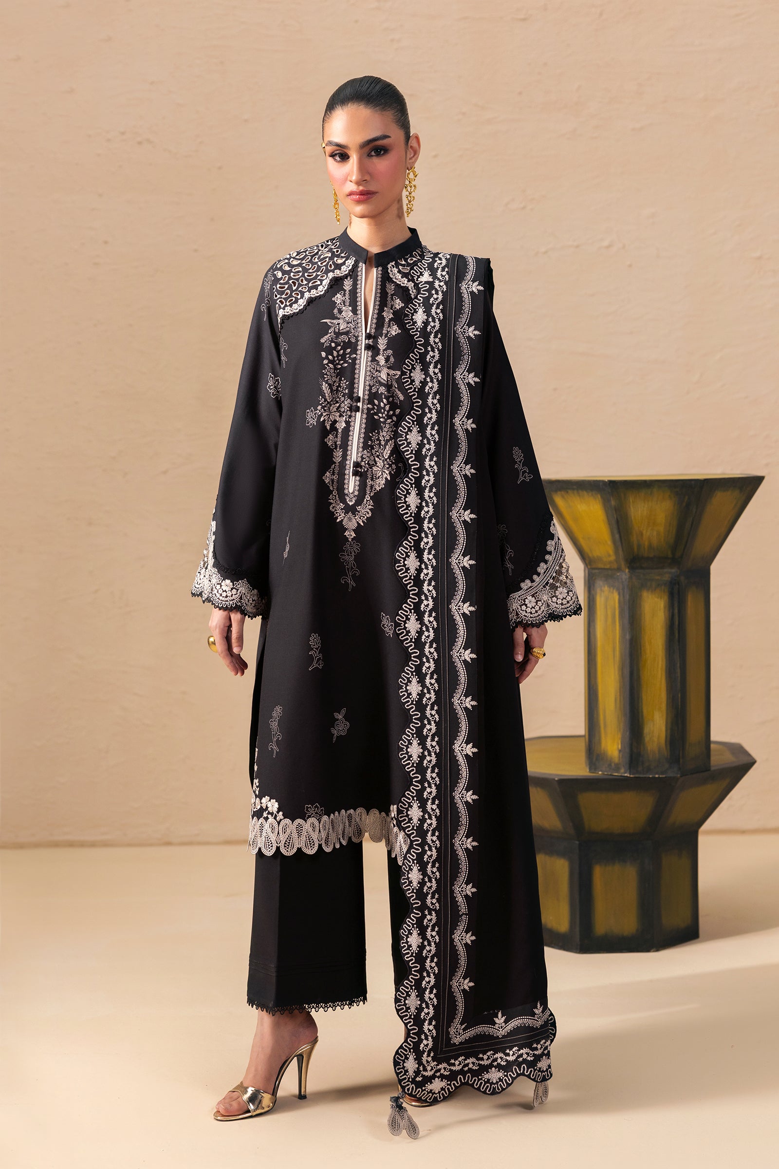 Qalamkar qprints winter 26 qpw-02 (a) laiza Qalamkar QPrints Winter 26 QPW-02 (A) Laiza