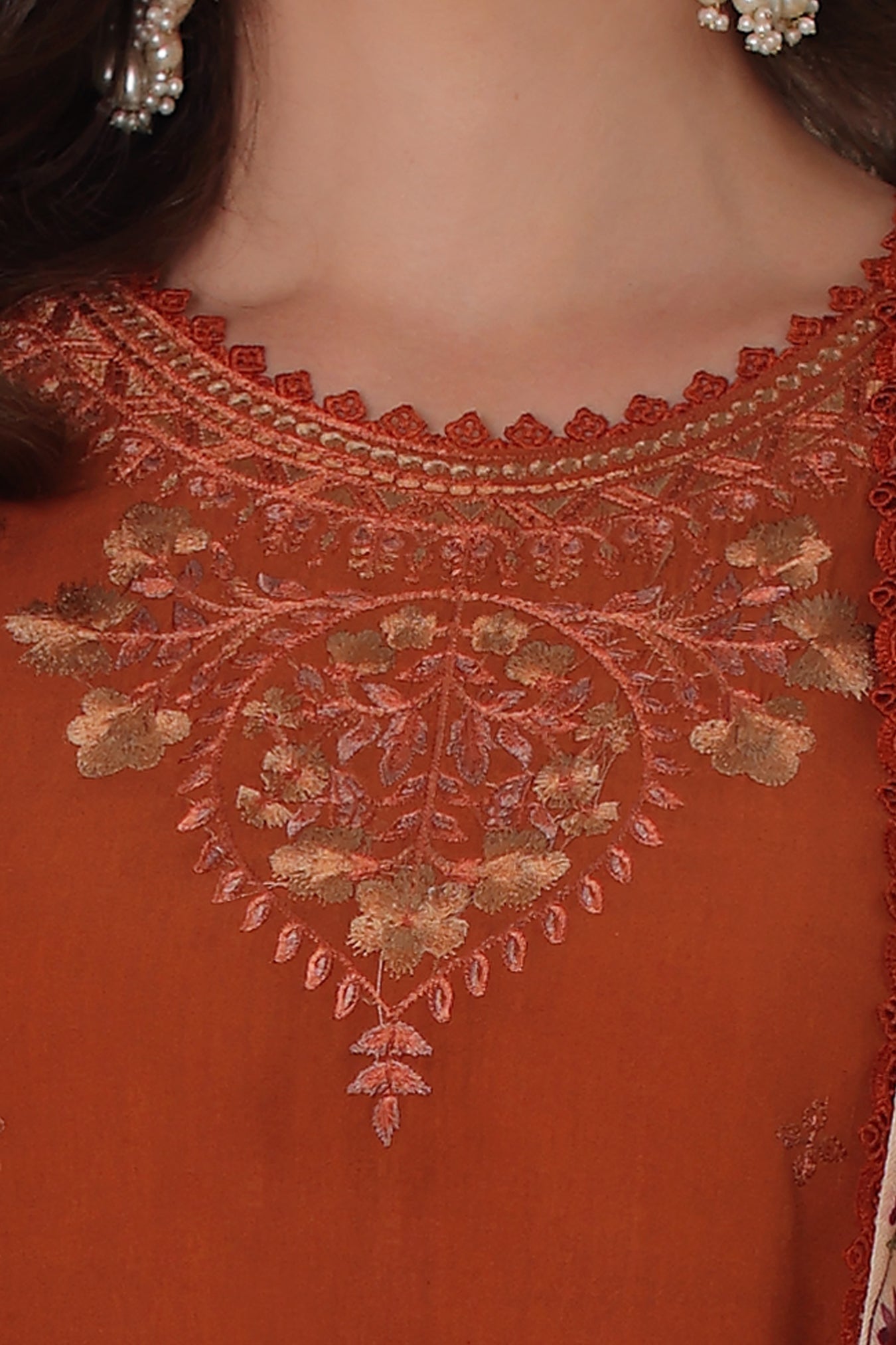 Noor by saadia asad winter embroidered printskhas 26 d10 b - burnt terracotta– detail view 5 Noor by Saadia Asad Winter Embroidered Printskhas 26 D10 B - Burnt Terracotta– detail view 5
