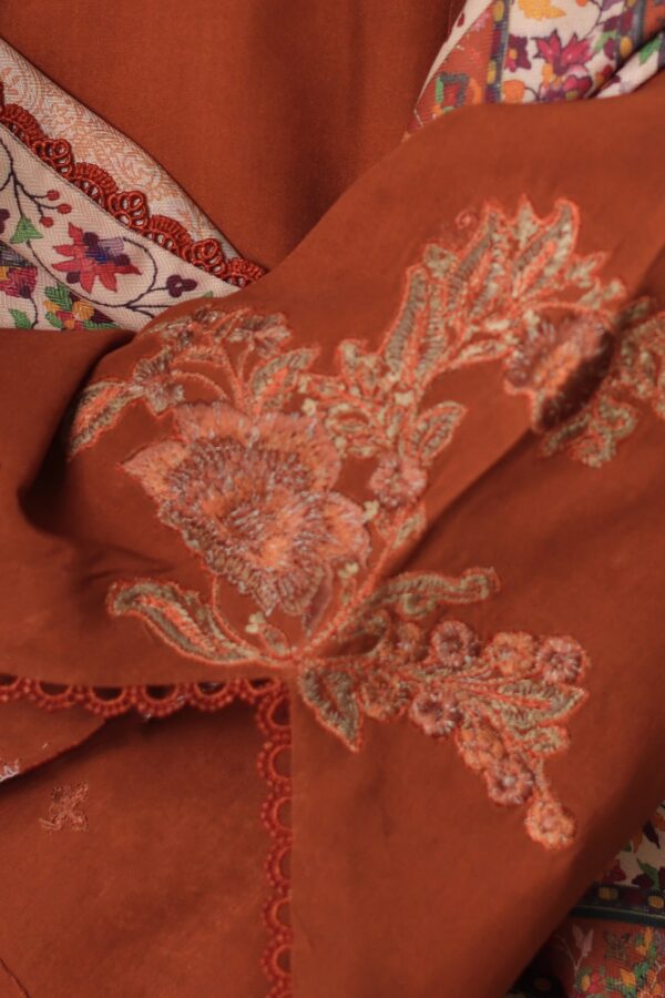 Noor by saadia asad winter embroidered printskhas 26 d10 b - burnt terracotta– detail view 6 Noor by Saadia Asad Winter Embroidered Printskhas 26 D10 B - Burnt Terracotta– detail view 6