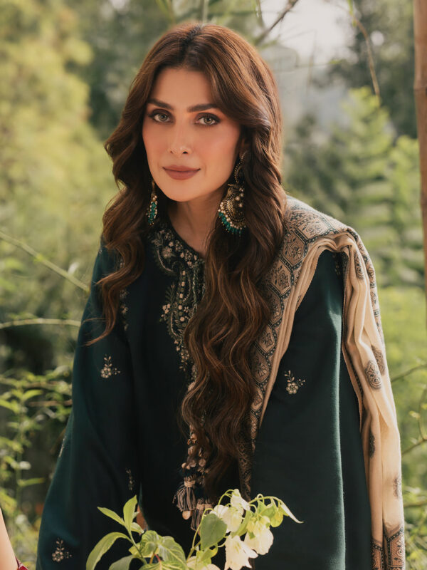 Alternative view of Izel Musafir Winter 26 AVEEN