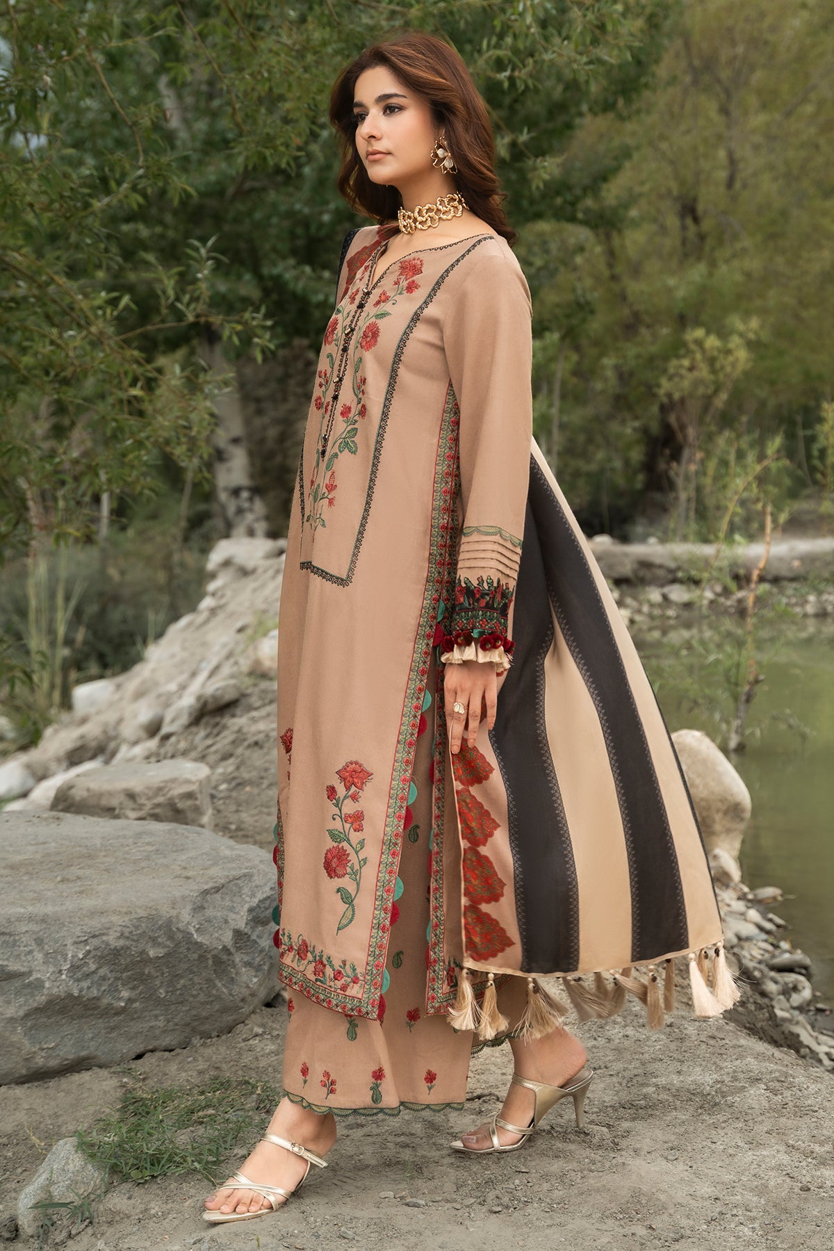 Charizma poshima collection 3-pc unstitched peach leather collection psw6-17– detail view 3 Charizma Poshima Collection 3-PC Unstitched Peach Leather Collection PSW6-17– detail view 3