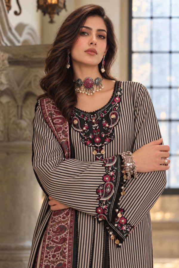Luxurypakistanifashionportrait-4 Noor by Saadia Asad Winter Embroidered Printskhas 26 D9 A - classic Black Pinstripes– LuxuryPakistanifashionportrait-4