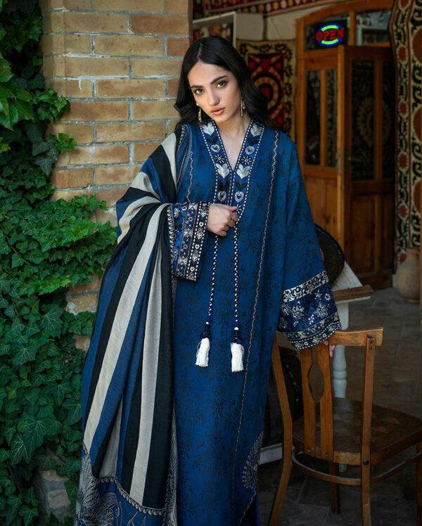 SapphireSultana-02 Mushq Broadway Winter Sapphire Sultana