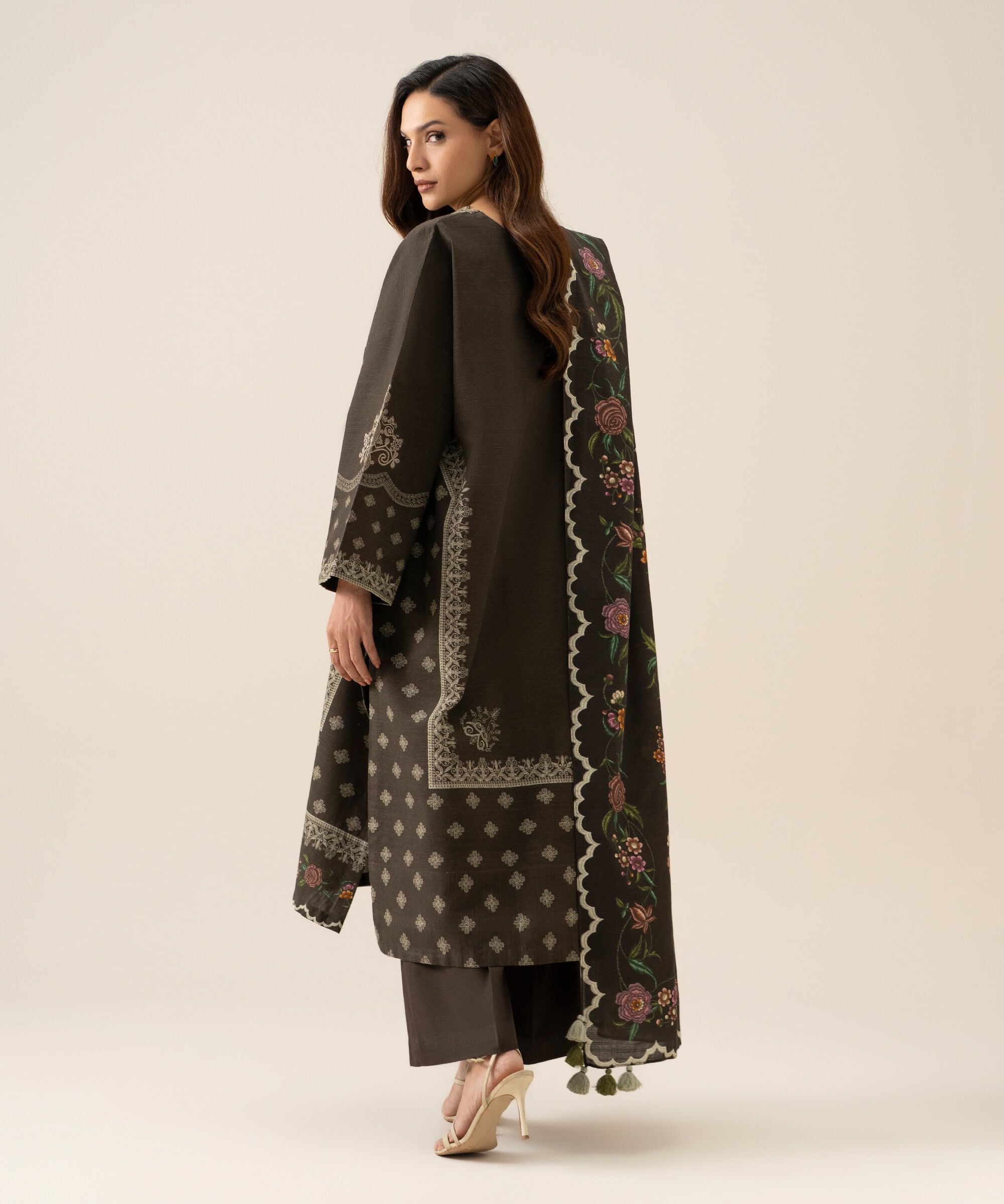 U2dedy26v917_4 Sapphire Unstitched Fall Winter 26 3 Piece - Embroidered Light Khaddar Suit | U2DEDY26V917– U2DEDY26V917 4