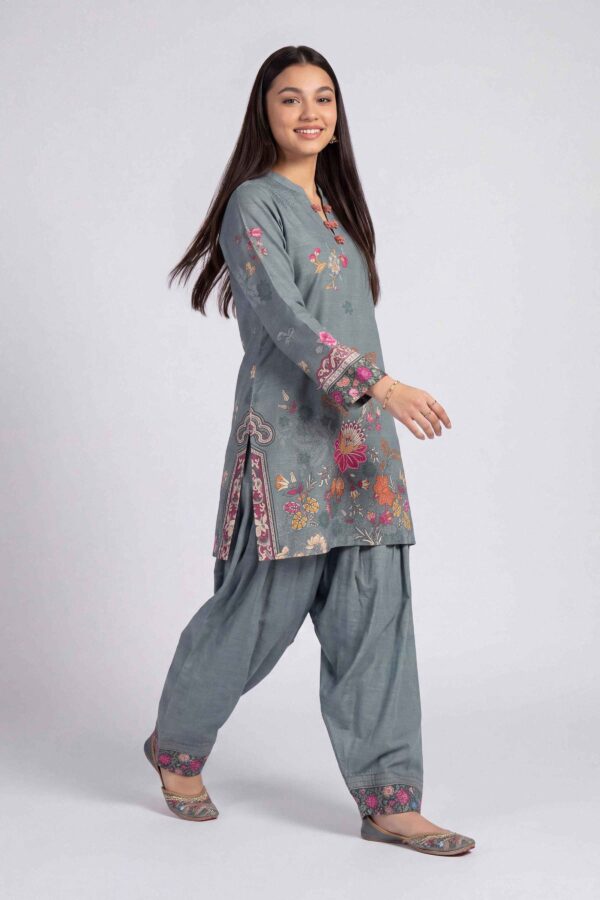 U2st-nisha26wv1-50-_4 Nishat Linen Every Version of You Winter 26 2 Piece - Digital Printed Suit - U2ST-NISHA26WV1-50– U2ST-NISHA26WV1-50- 4