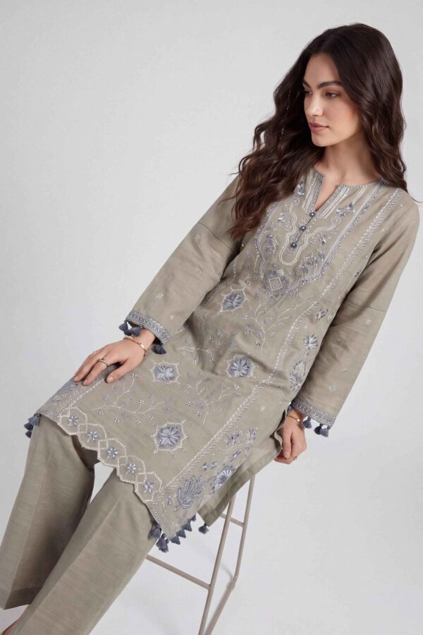 U2ste-nisha26wv1-80-_4 Nishat Linen Every Version of You Winter 26 2 Piece - Embroidered Suit - U2STE-NISHA26WV1-80– U2STE-NISHA26WV1-80- 4