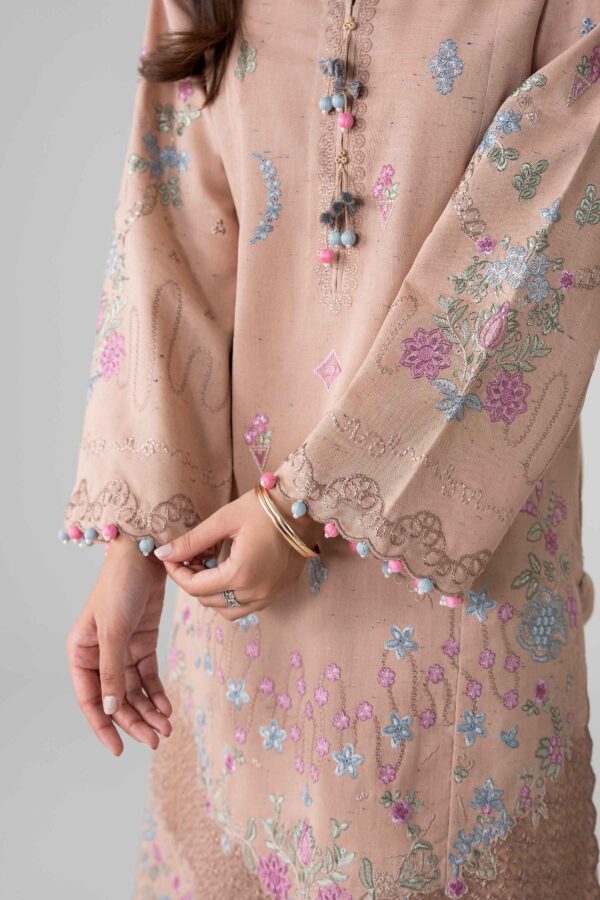 U3p-nisha26wv1-106-_4 Nishat Linen Every Version of You Winter 26 2 Piece - Embroidered Suit - U3P-NISHA26WV1-106– U3P-NISHA26WV1-106- 4
