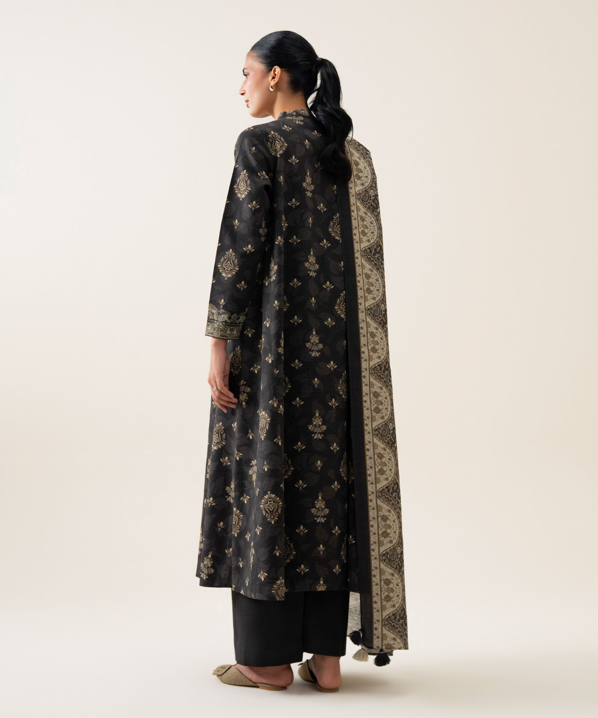 U3pds26v9114_4 Sapphire Unstitched Fall Winter 26 3 PIECE - PRINTED LIGHT KHADDAR SUIT | U3PDS26V9114– U3PDS26V9114 4