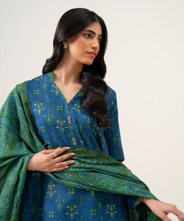 U3pds26v9115_5 Sapphire Unstitched Fall Winter 26 3 PIECE - PRINTED LIGHT KHADDAR SUIT | U3PDS26V9115– U3PDS26V9115 5