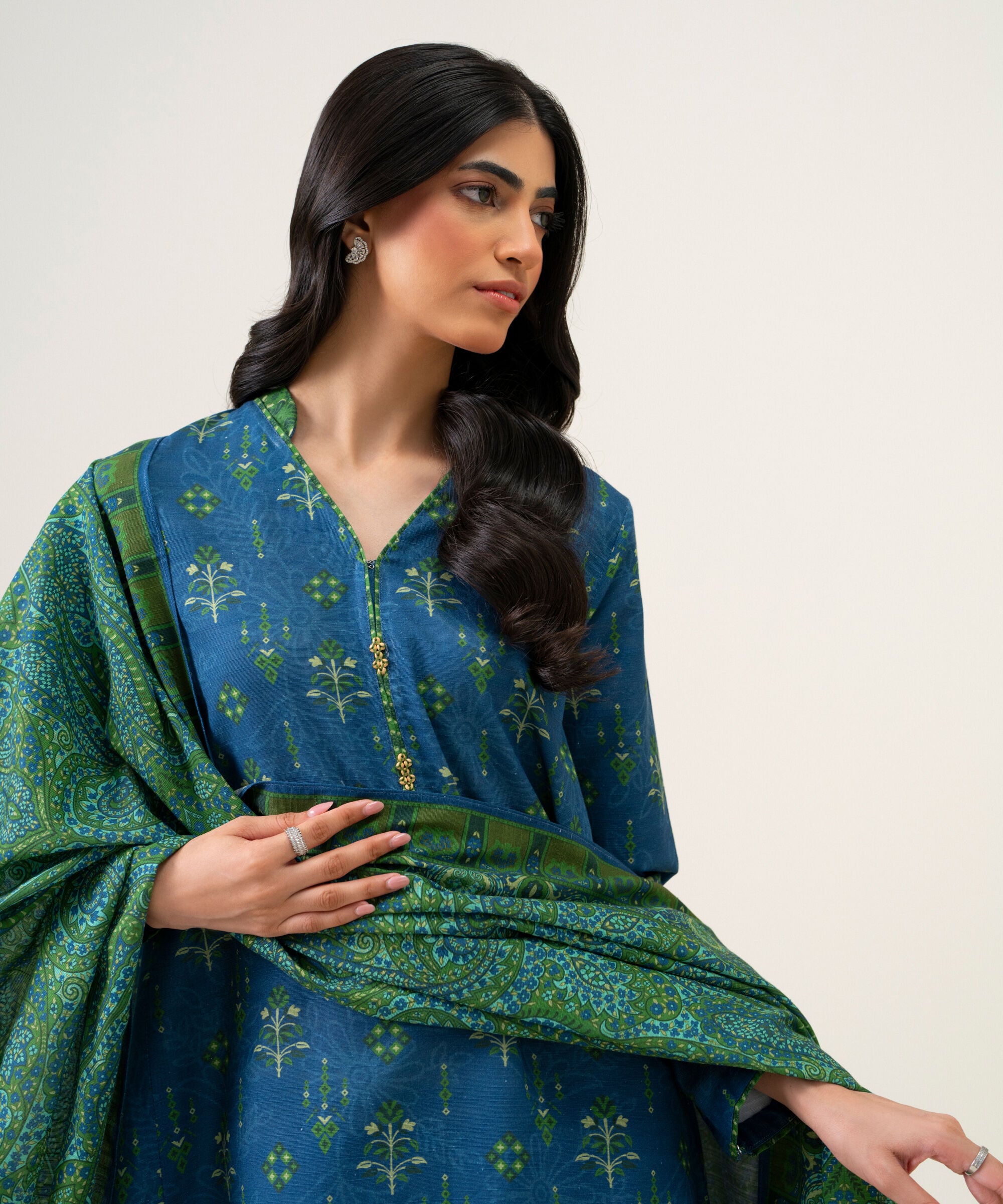 U3pds26v9115_5 Sapphire Unstitched Fall Winter 26 3 PIECE - PRINTED LIGHT KHADDAR SUIT | U3PDS26V9115– U3PDS26V9115 5