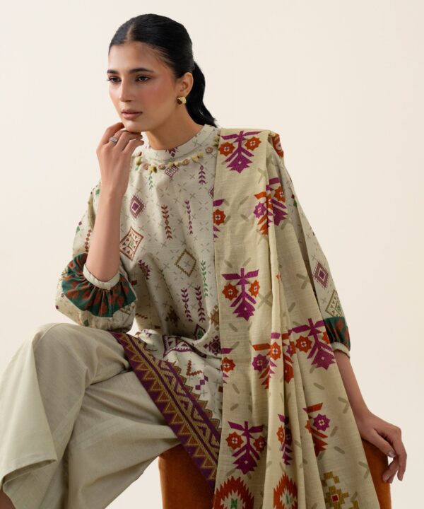 U3pds26v9118_6 Sapphire Unstitched Fall Winter 26 3 PIECE - PRINTED PREMIUM KHADDAR SUIT | U3PDS26V9118– U3PDS26V9118 6